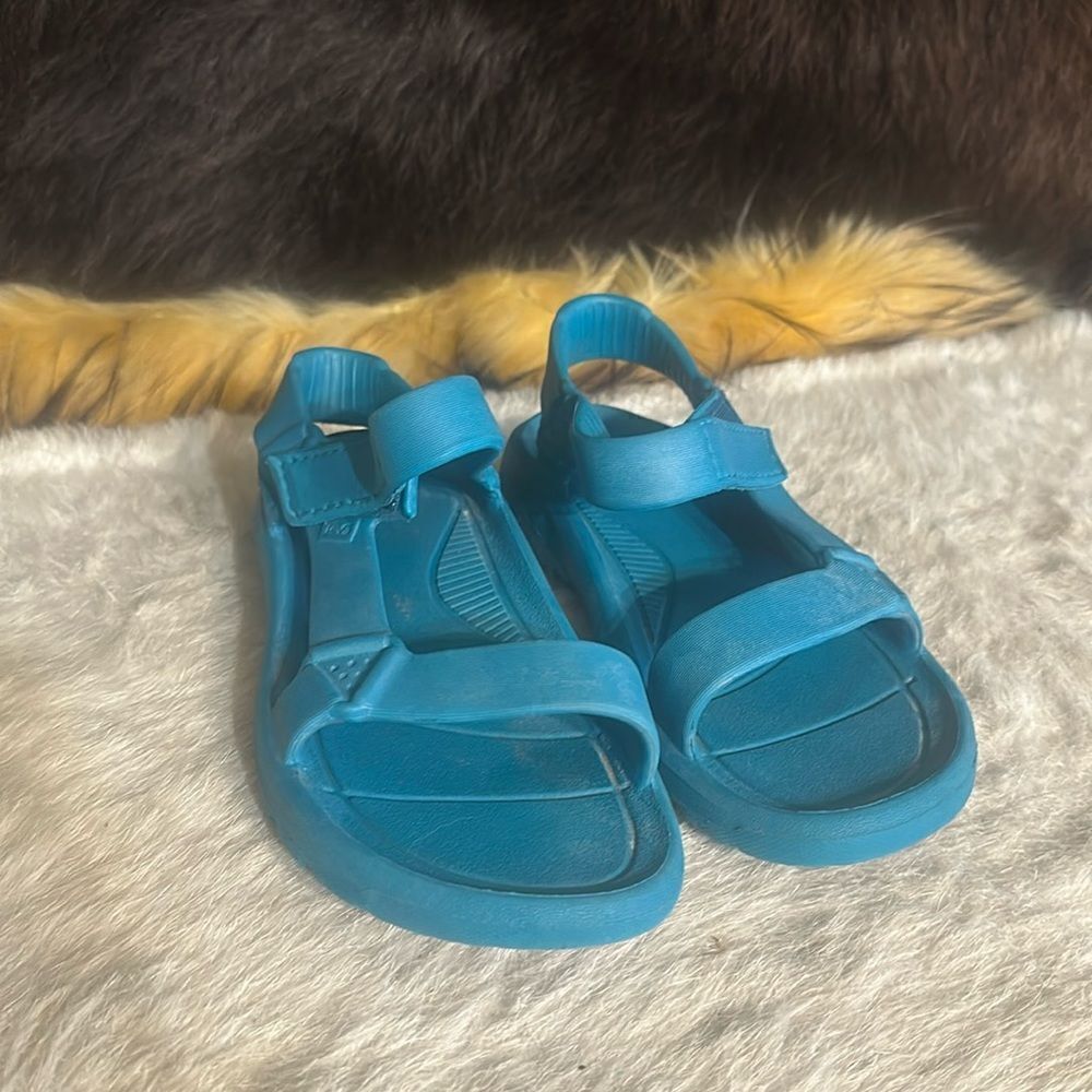 Teva rubber sandals 3.5/4 (6020)